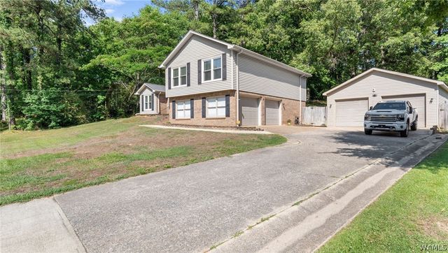5605 Northwood Lake E, Northport, AL 35473