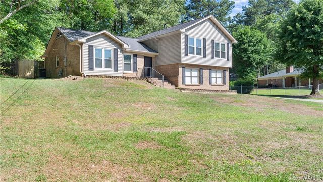 5605 Northwood Lake E, Northport, AL 35473