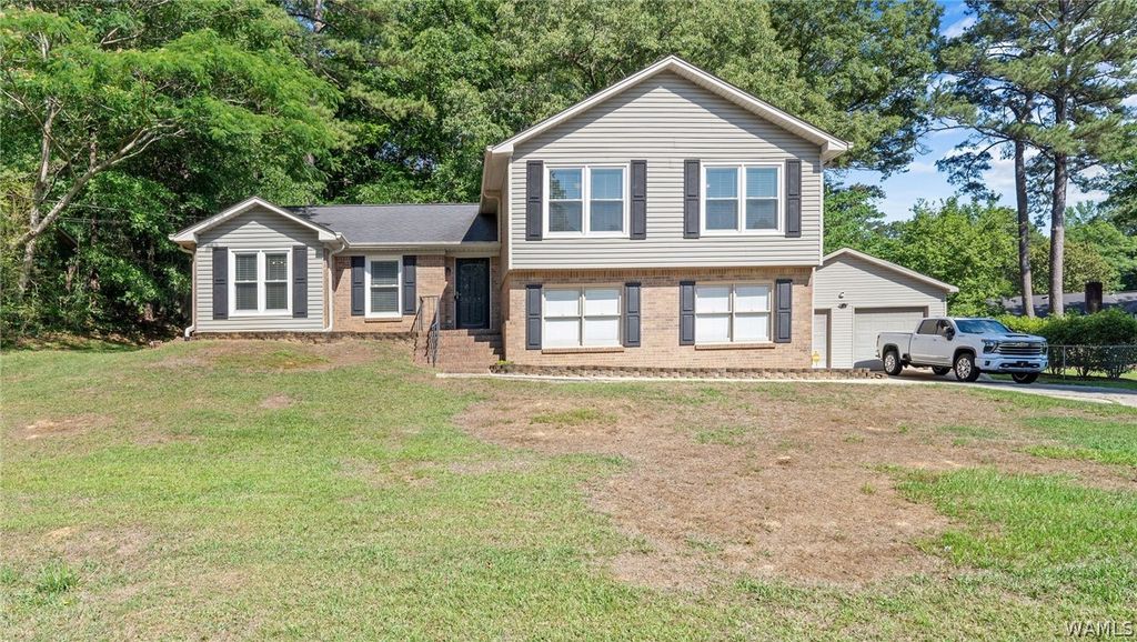 5605 Northwood Lake E, Northport, AL 35473