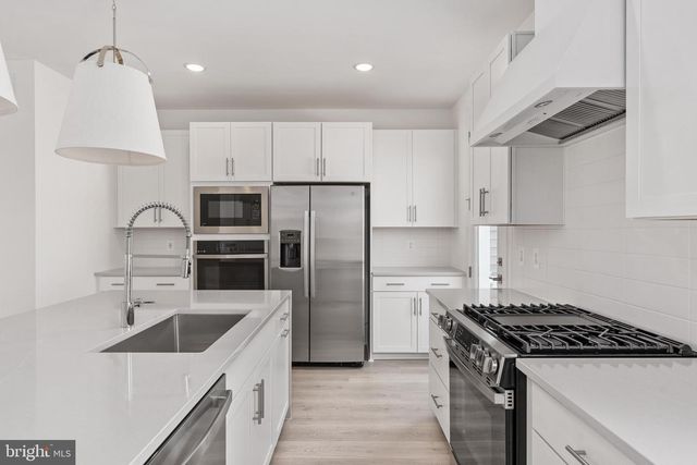 9207 FORKLEAF OAK DR, Fredericksburg, VA 22407