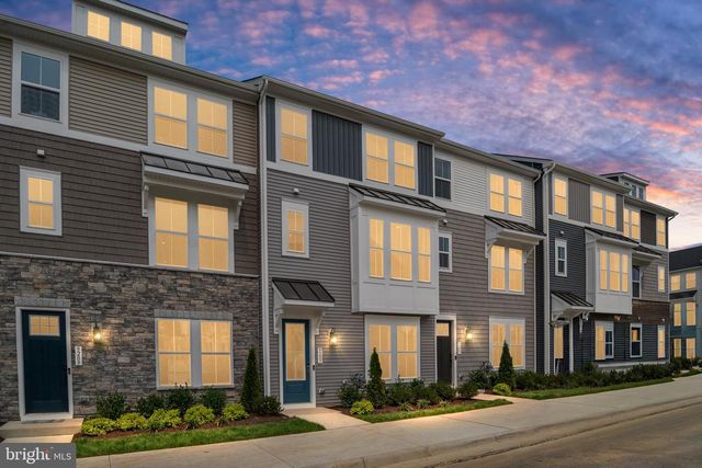 9207 FORKLEAF OAK DR, Fredericksburg, VA 22407