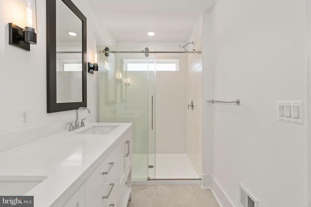 9207 FORKLEAF OAK DR, Fredericksburg, VA 22407