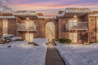 2407 N Kennicott Drive 1A, Arlington Heights, IL 60004