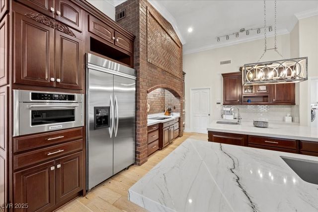 8180 West Red Coach Avenue, Las Vegas, NV 89129