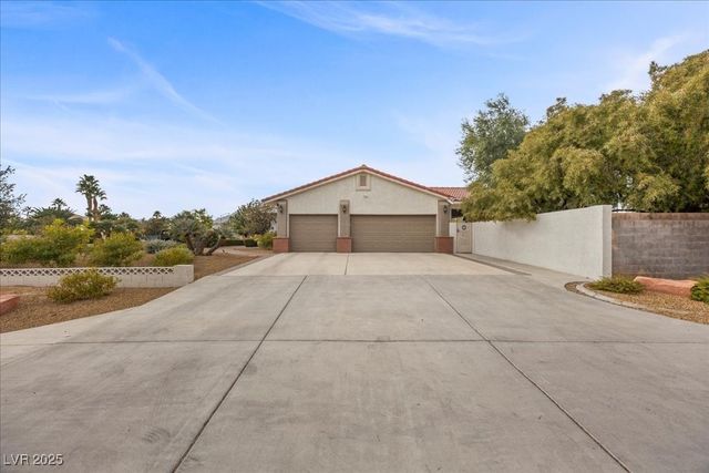 8180 West Red Coach Avenue, Las Vegas, NV 89129