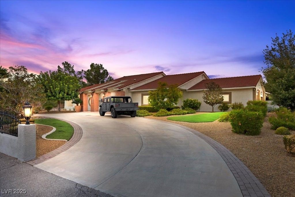 8180 West Red Coach Avenue, Las Vegas, NV 89129