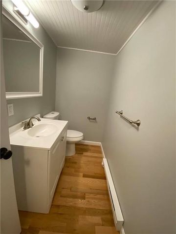 32 Middleton Avenue W, Newport, RI 02840