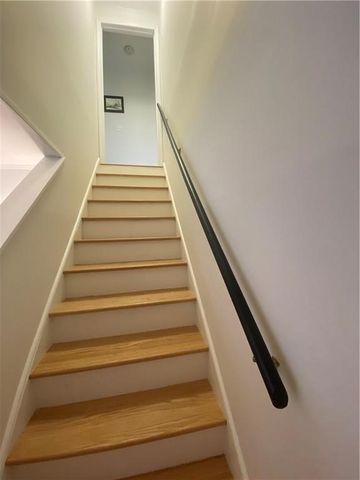 32 Middleton Avenue W, Newport, RI 02840