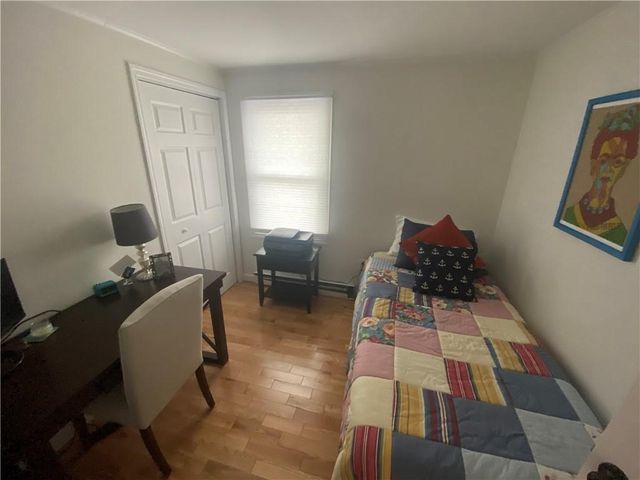 32 Middleton Avenue W, Newport, RI 02840