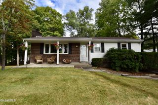 7 Marcel Road, Halfmoon, NY 12065