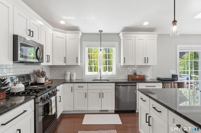 21 Juniper Road, Bloomfield, CT 06002