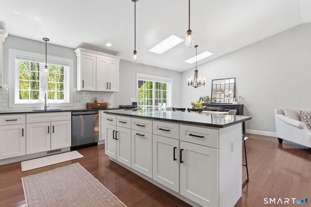 21 Juniper Road, Bloomfield, CT 06002