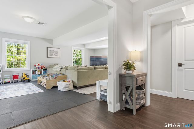 21 Juniper Road, Bloomfield, CT 06002
