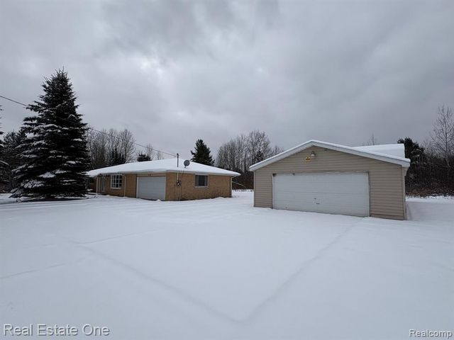 2855 E County Line Road, Hale, MI 48739