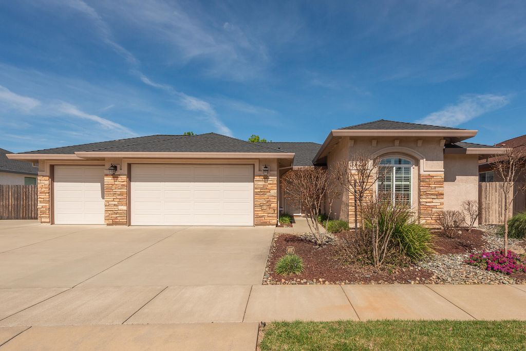 3326 Hotlam Road, Redding, CA 96002