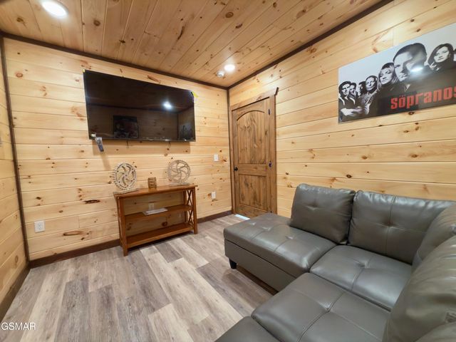 846 Blue Herring Way, Sevierville, TN 37876