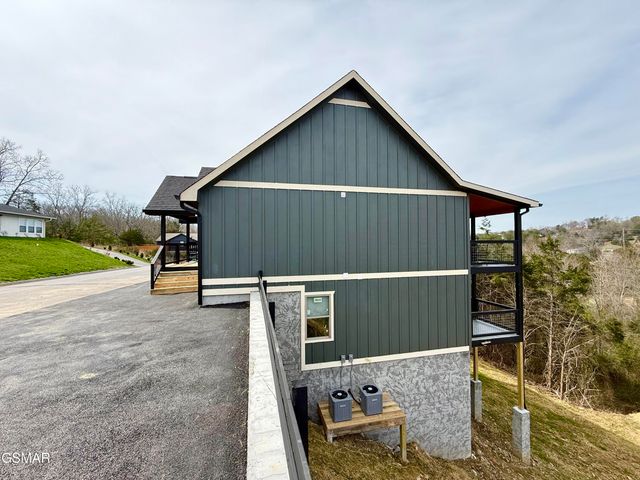 846 Blue Herring Way, Sevierville, TN 37876