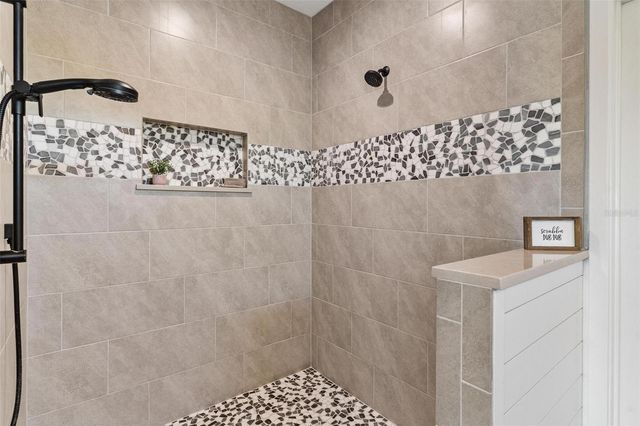 415 N DIXIE DRIVE, Howey In The Hills, FL 34737