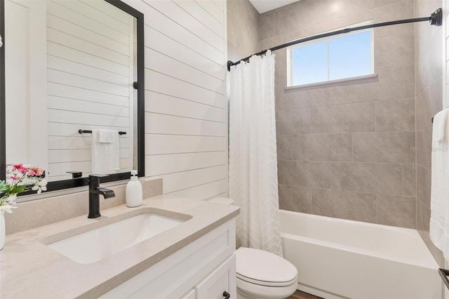 415 N DIXIE DRIVE, Howey In The Hills, FL 34737