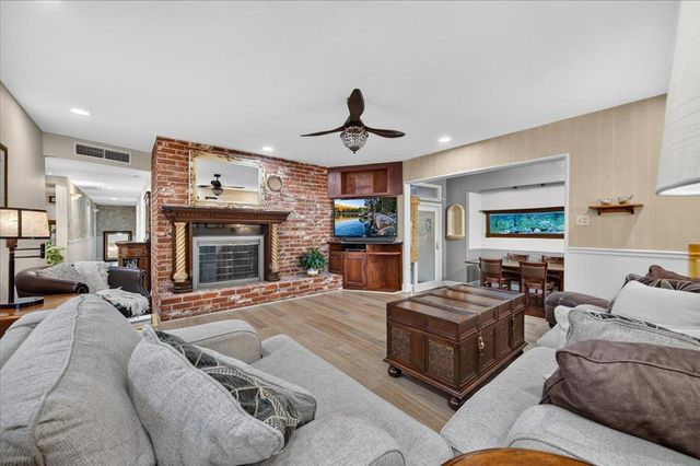 6192 N Fruit Avenue, Fresno, CA 93711