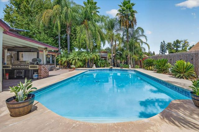 6192 N Fruit Avenue, Fresno, CA 93711