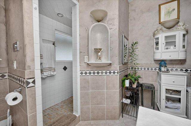 6192 N Fruit Avenue, Fresno, CA 93711