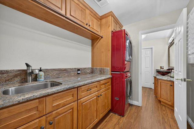 6192 N Fruit Avenue, Fresno, CA 93711