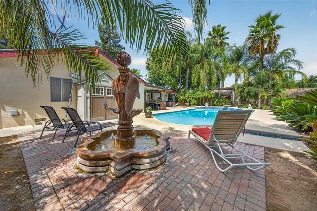 6192 N Fruit Avenue, Fresno, CA 93711