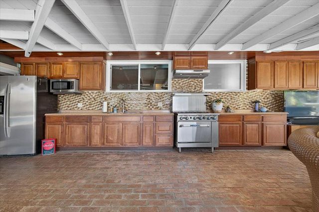 6192 N Fruit Avenue, Fresno, CA 93711