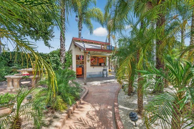 6192 N Fruit Avenue, Fresno, CA 93711