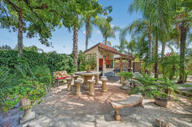 6192 N Fruit Avenue, Fresno, CA 93711