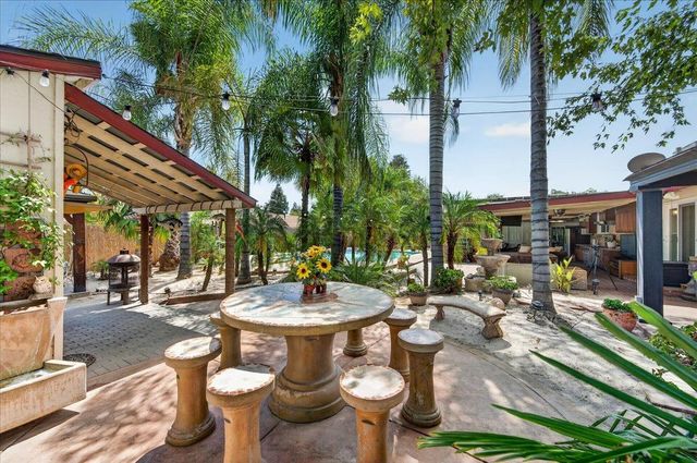 6192 N Fruit Avenue, Fresno, CA 93711