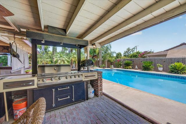 6192 N Fruit Avenue, Fresno, CA 93711