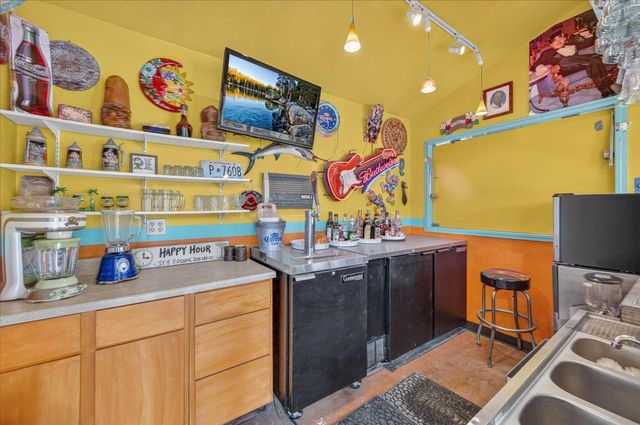 6192 N Fruit Avenue, Fresno, CA 93711