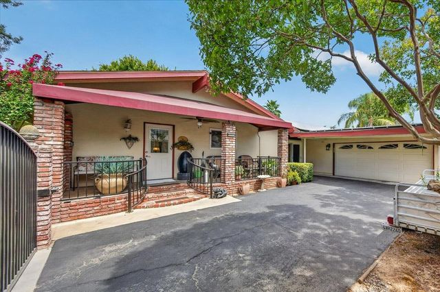 6192 N Fruit Avenue, Fresno, CA 93711