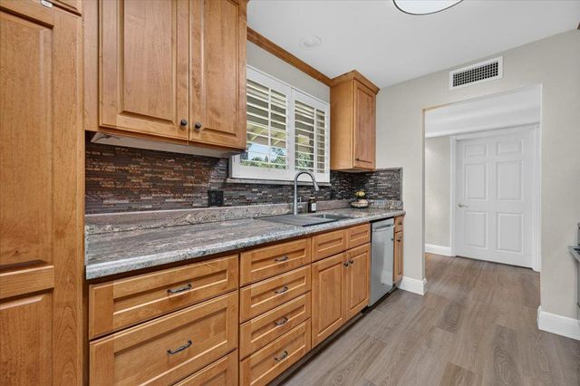 6192 N Fruit Avenue, Fresno, CA 93711