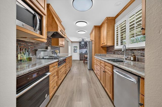 6192 N Fruit Avenue, Fresno, CA 93711