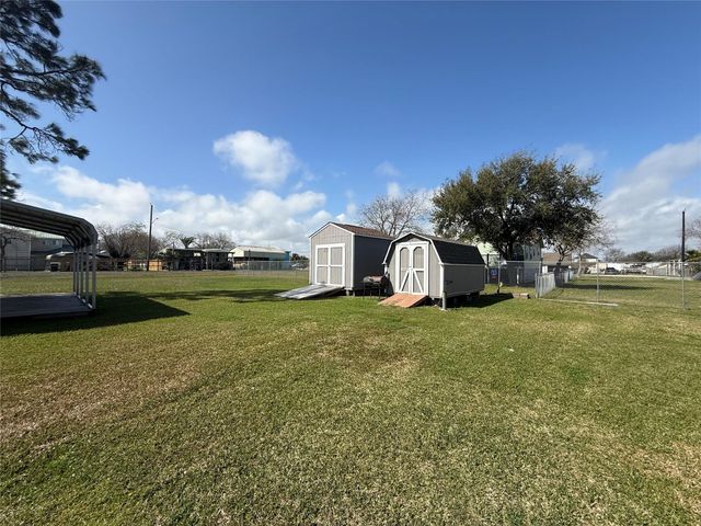 642 5th Street, San Leon, TX 77539