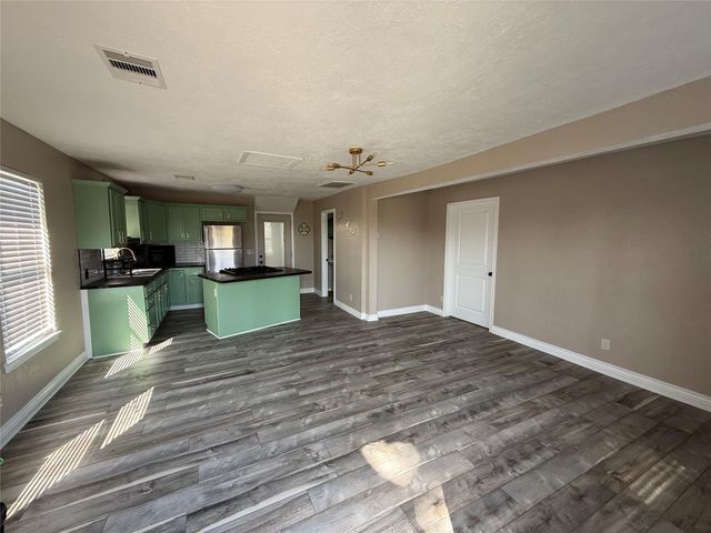 642 5th Street, San Leon, TX 77539