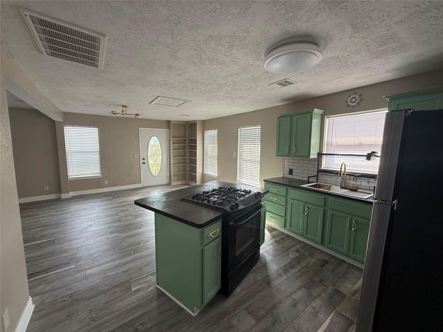 642 5th Street, San Leon, TX 77539