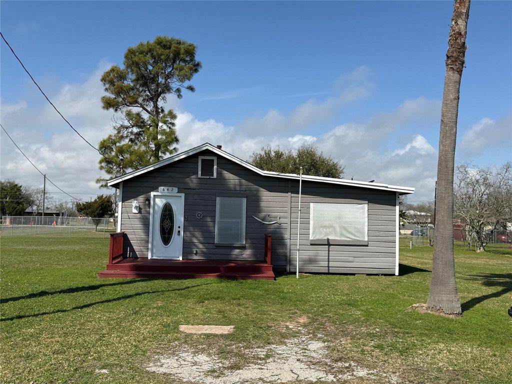 642 5th Street, San Leon, TX 77539