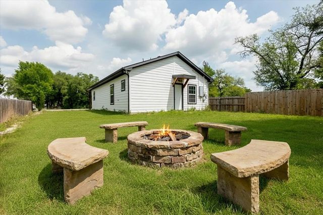 3516 Tomahawk Drive, Granbury, TX 76048