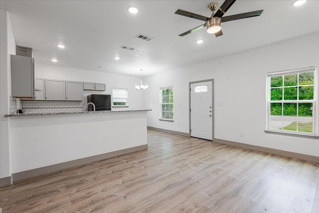 3516 Tomahawk Drive, Granbury, TX 76048