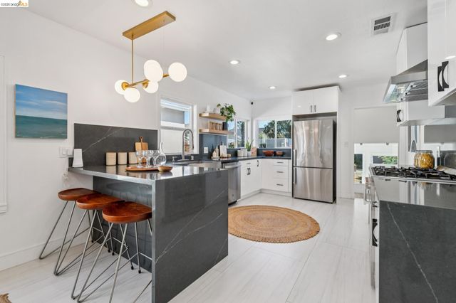 1646 Ashby Ave, Berkeley, CA 94703