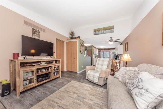 27748 Trailbrooke Circle, Westland, MI 48185