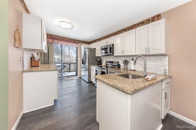 27748 Trailbrooke Circle, Westland, MI 48185