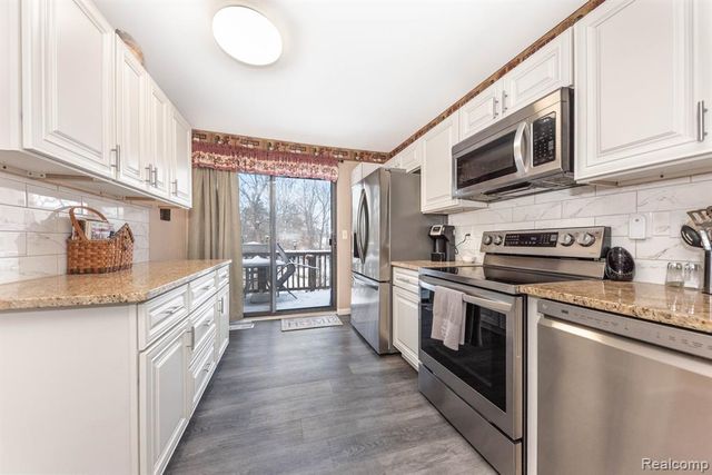 27748 Trailbrooke Circle, Westland, MI 48185