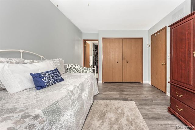 27748 Trailbrooke Circle, Westland, MI 48185