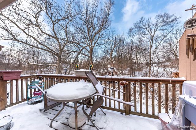 27748 Trailbrooke Circle, Westland, MI 48185