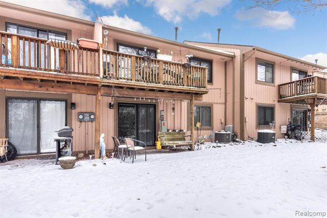 27748 Trailbrooke Circle, Westland, MI 48185